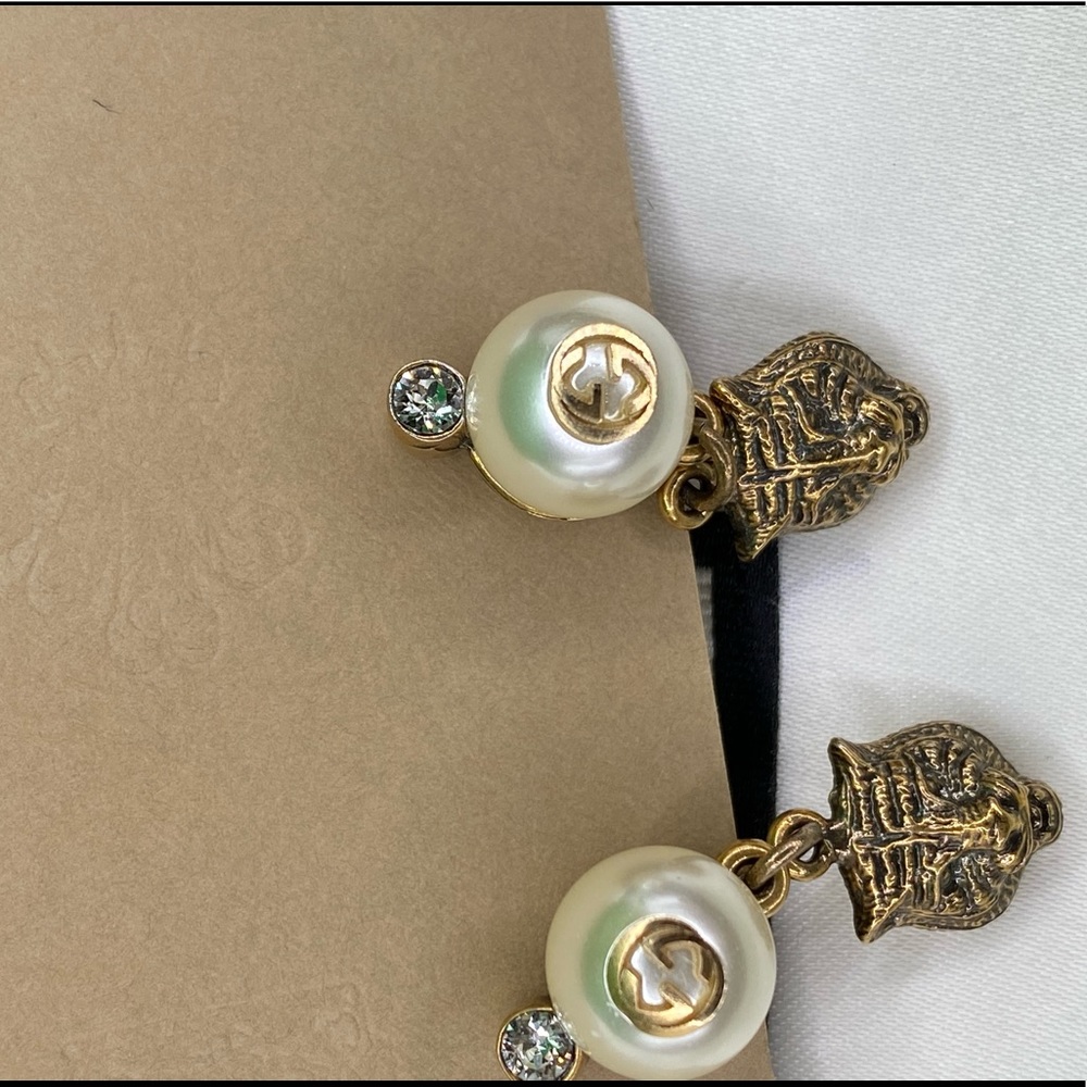 Gucci Pearl Earrings. - Picture 5 of 6